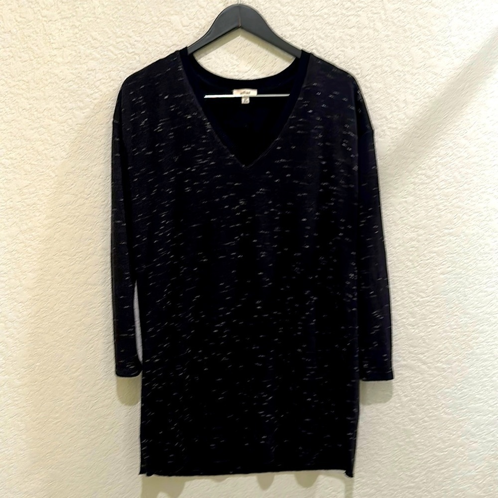 ▶️Wilfred◀️ distressed black and white long sweater in XXS.